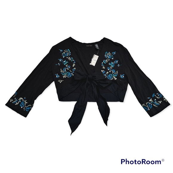 ⭐️New York and Company embroidered tie bottom shrug - Picture 4 of 14
